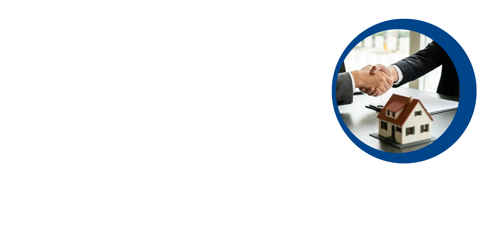 Aperto de mãos a representar acordo de crédito habitação com intermediário de crédito durante processo de financiamento imobiliário